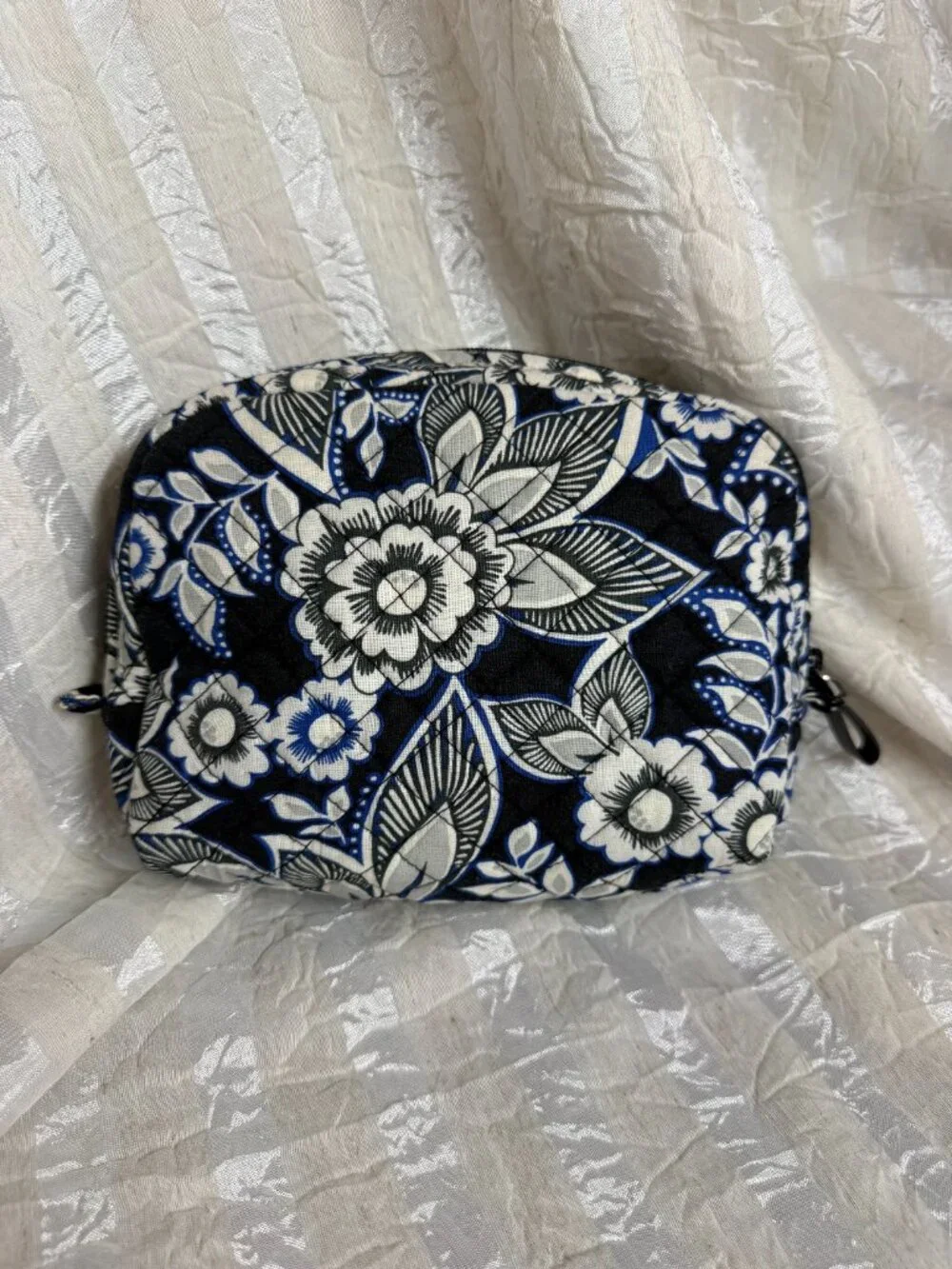 Vera Bradley Blue White Floral Quilted Double Zip Makeup Cosmetic Bag EUC